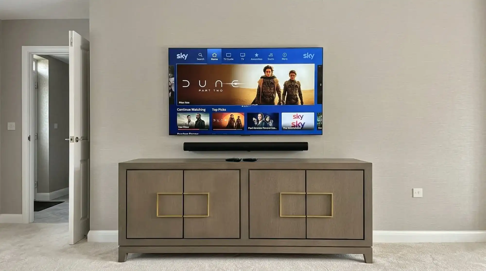 Completed tv wall mount in halstead by Advanced Aerials